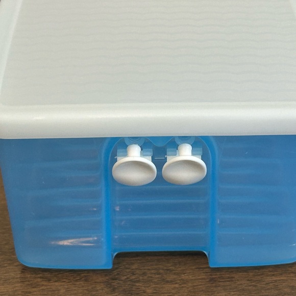 TUPPERWARE FRIDGESMART MEDIUM VENTED VEGGIE FRUIT KEEPER - Picture 3 of 14